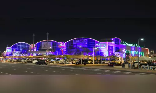 നീലയിൽ തിളങ്ങി; ഓട്ടിസം ഐക്യദാർഢ്യവുമായി ലുലു