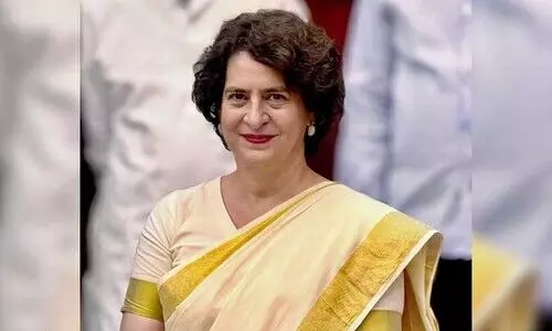 ബന്ധുവിന്‍റെ ചികിത്സാർഥം പ്രിയങ്ക വിദേശത്ത്; സഭയിൽ വരാത്തതിൽ വിശദീകരണം