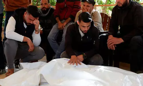 ഗസ്സയിൽ ഒരൊറ്റ ദിനത്തിൽ കൊല്ലപ്പെട്ടത് 40ലേറെ പേർ; യു.എൻ ക്ലിനിക്കിലും ബോംബിട്ട് ഇസ്രായേൽ