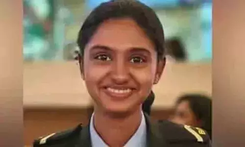 ഒന്നിച്ചു ജീവിക്കാൻ ആഗ്രഹിച്ചു, എന്നാൽ കുടുംബം അകറ്റാൻ ശ്രമിച്ചു; ഐ.ബി ഉദ്യോഗസ്ഥയുടെ മരണത്തിൽ മുൻ കൂർ ജാമ്യം തേടി സഹപ്രവർത്തകൻ