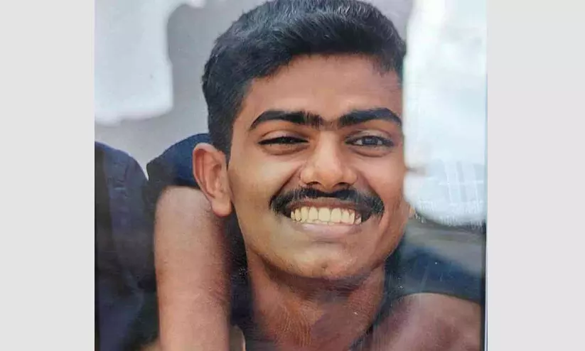 കോഴിപ്പാറ വെള്ളച്ചാട്ടത്തിൽ കോളജ് വിദ്യാർഥി മുങ്ങി മരിച്ചു കോഴിപ്പാറ വെള്ളച്ചാട്ടത്തിൽ കോളജ് വിദ്യാർഥി മുങ്ങി മരിച്ചു