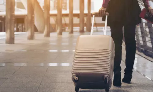 ക​റ​ൻ​സി​യും സ്വ​ർ​ണ​വും കൈ​വ​ശ​മു​ണ്ടോ...​ക​സ്റ്റം​സി​ൽ റി​പ്പോ​ർ​ട്ട് ചെ​യ്യ​ണം