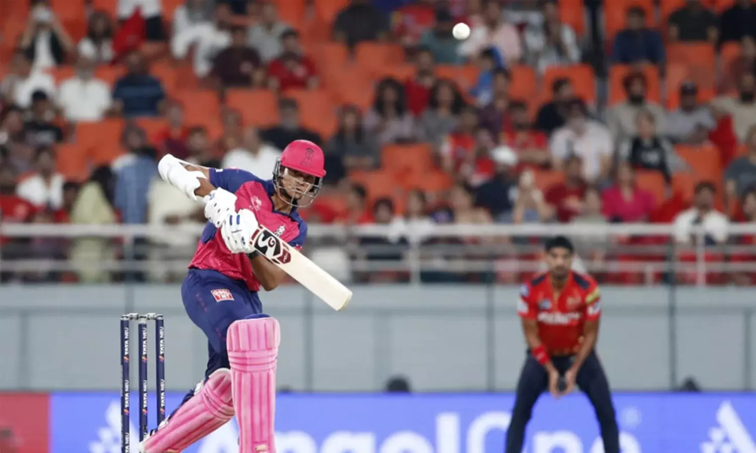 അർധ സെഞ്ച്വറിയുമായി ജയ്സ്വാൾ; കത്തിക്കയറി പരാഗ്, രാജസ്ഥാനെതിരെ പഞ്ചാബിന് 206 റൺസ് വിജയലക്ഷ്യം