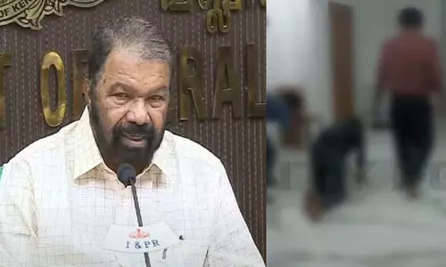 കൊച്ചിയിൽ ജോലിക്കാരെ കഴുത്തിൽ ബെൽറ്റിട്ട് പട്ടിയെപ്പോലെ നടത്തിയ ദൃശ്യങ്ങൾ പുറത്ത്; റിപ്പോർട്ട് തേടി തൊഴിൽമന്ത്രി