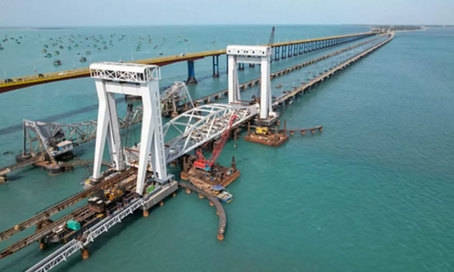 തമിഴ്‌നാട്ടിലെ പുതിയ പാമ്പൻ പാലം ഉദ്ഘാടനം ചെയ്ത് മോദി; വിട്ടുനിന്ന് സ്റ്റാലിൻ