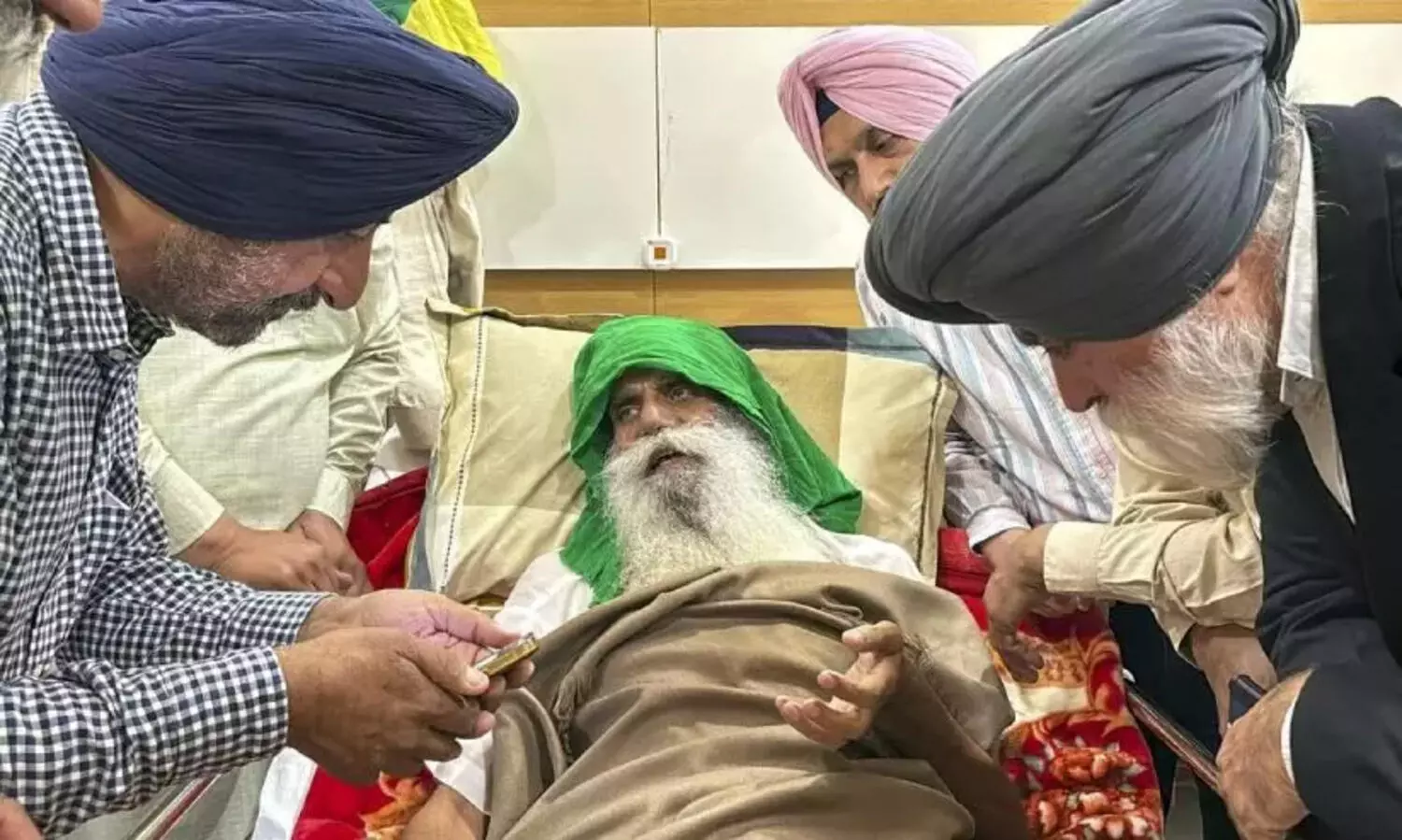 ജ​ഗ്ജി​ത് സി​ങ് ദ​ല്ലേ​വാ​ൾ സ​മ​രം അ​വ​സാ​നി​പ്പി​ച്ചു