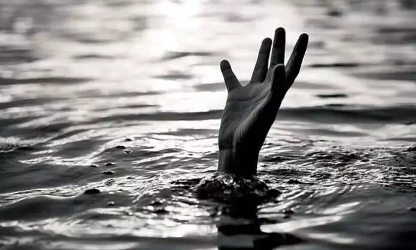 കടലിൽ അപകടത്തിൽപെട്ട കുട്ടികളെ രക്ഷിച്ചു കടലിൽ അപകടത്തിൽപെട്ട കുട്ടികളെ രക്ഷിച്ചു