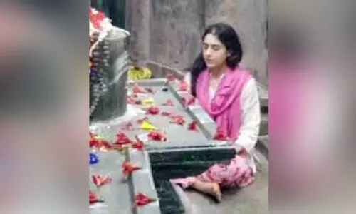 ച​ന്ദ്ര​മൗ​ലേ​ശ്വ​ര ക്ഷേ​ത്രം സ​ന്ദ​ർ​ശി​ച്ച് സാ​റ അ​ലി​ഖാ​ൻ