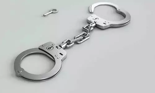 എ​ട്ടു​പേ​രി​ൽ​നി​ന്ന് 11.5 ല​ക്ഷം രൂ​പ ത​ട്ടി; ദ​മ്പ​തി​ക​ൾ​ക്കെ​തി​രെ കേ​സ്