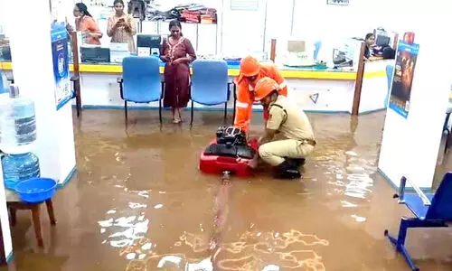 കനത്ത മഴ; നഗരത്തിലെ വ്യാപാര സ്ഥാപനങ്ങളിൽ വെള്ളം കയറി