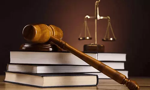 പ്രായപൂർത്തിയാകാത്ത പെൺകുട്ടിയെ പീഡിപ്പിച്ച കേസിൽ രണ്ടുപേരെ വെറുതെ വിട്ട് കോടതി