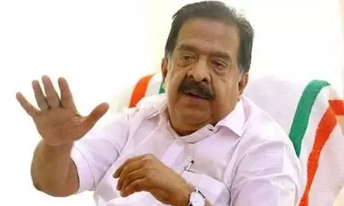 ലഹരിക്കെതിരെ കോഴിക്കോട് ബീച്ചില്‍ രമേശ് ചെന്നിത്തലയുടെ നേതൃത്വത്തില്‍ സമൂഹ നടത്തം