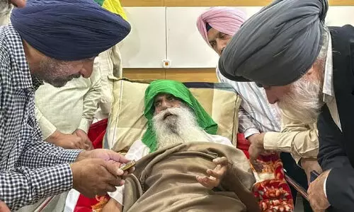 ജ​ഗ്ജി​ത് സി​ങ് ദ​ല്ലേ​വാ​ൾ സ​മ​രം അ​വ​സാ​നി​പ്പി​ച്ചു