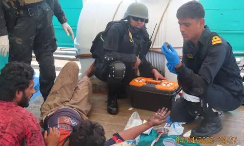 പരിക്കേറ്റ പാകിസ്താൻ പൗരന് വൈദ്യസഹായം നൽകി ഇന്ത്യൻ നാവികസേന