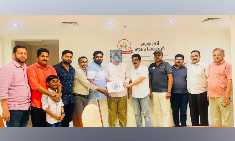 സഹപ്രവർത്തകന് ആശ്വാസമായി മൈത്രി ബഹ്റൈൻ സഹപ്രവർത്തകന് ആശ്വാസമായി മൈത്രി ബഹ്റൈൻ