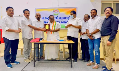 എ. ​ക​ബീ​റി​ന് ഒ.​ഐ.​സി.​സി ആ​ല​പ്പു​ഴ ജി​ല്ല ക​മ്മി​റ്റി സ്വീ​ക​ര​ണം