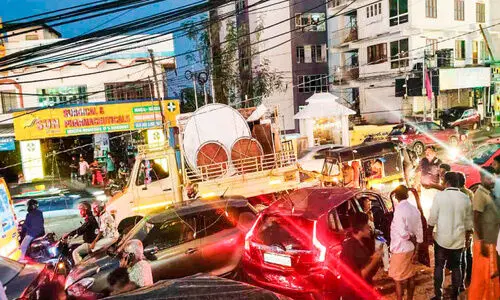 ഡ്രൈവര്‍ക്ക് അപസ്മാരം; ടിപ്പര്‍ നിയന്ത്രണംവിട്ട് 12ഓളം വാഹനങ്ങളിലിടിച്ചു