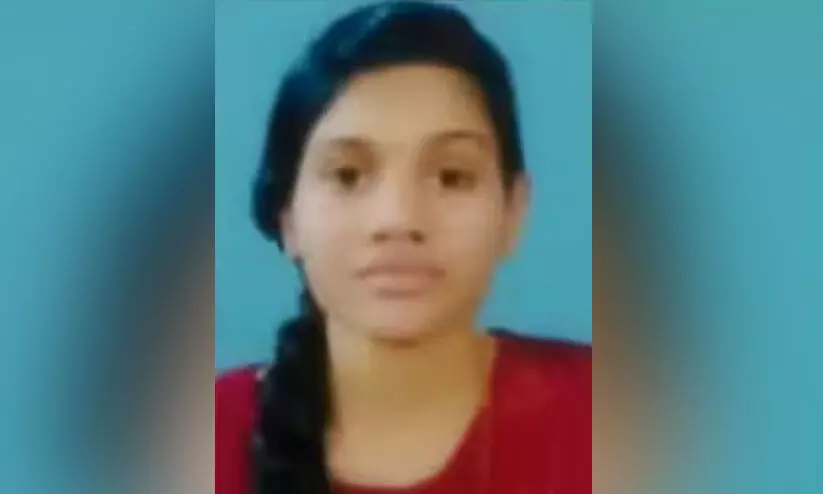 കിടപ്പുമുറിയിൽ പൊള്ളലേറ്റ കോളജ് വിദ്യാർഥിനി മരിച്ചു; നാദാപുരത്താണ് സംഭവം കിടപ്പുമുറിയിൽ പൊള്ളലേറ്റ കോളജ് വിദ്യാർഥിനി മരിച്ചു; നാദാപുരത്താണ് സംഭവം