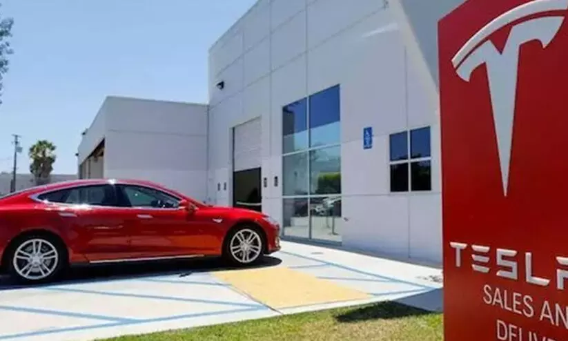 ഷോറൂമിൽ പോയി വാങ്ങുന്ന ഏർപ്പാടില്ല, ഓൺലൈനിൽ ബുക്ക് ചെയ്താൽ വാഹനം വീട്ടിലെത്തിക്കും ടെസ്ല; പരമ്പരാഗത വിപണന രീതിയോട് നോ പറഞ്ഞ് ഇലോൺ മസ്കിന്റെ ഇന്ത്യൻ അരങ്ങേറ്റം ഷോറൂമിൽ പോയി വാങ്ങുന്ന ഏർപ്പാടില്ല, ഓൺലൈനിൽ ബുക്ക് ചെയ്താൽ വാഹനം വീട്ടിലെത്തിക്കും ടെസ്ല; പരമ്പരാഗത വിപണന രീതിയോട് നോ പറഞ്ഞ് ഇലോൺ മസ്കിന്റെ ഇന്ത്യൻ അരങ്ങേറ്റം