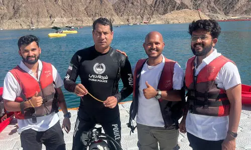 ഹ​ത്ത ഡാ​മി​ൽ വീ​ണ ആ​ഭ​ര​ണം മു​ങ്ങി​യെ​ടു​ത്ത്​ ദു​ബൈ പൊ​ലീ​സ്​