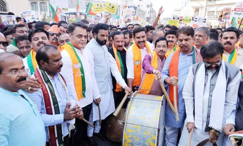 ബി.​ജെ.​പി​യു​ടെ ജ​നാ​ക്രോ​ശ യാ​ത്ര​ക്ക് തു​ട​ക്കം