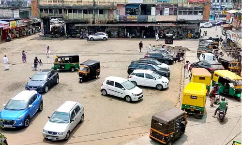 സ്റ്റാൻഡിൽ​ ബസുകൾക്ക് ‘നോ എൻട്രി’; സ്വകാര്യ വാഹനങ്ങൾക്ക് കയറാം