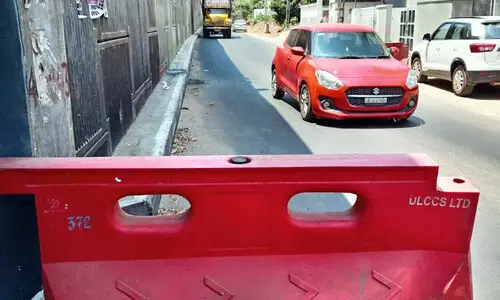 മൊഗ്രാലിൽ സർവിസ് റോഡിൽ ഹമ്പ് പുനഃസ്ഥാപിക്കണമെന്ന് നാട്ടുകാർ