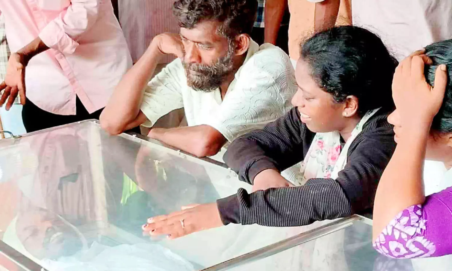 മാതൃഹൃദയം വിതുമ്പി, നാടൊന്നാകെ തേങ്ങി