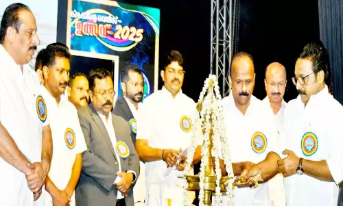 ആ​ഘോ​ഷ​മാ​യി ‘കി​ഴ​ക്കി​ന്റെ വെ​നീ​സ് ഉ​ത്സ​വ്’