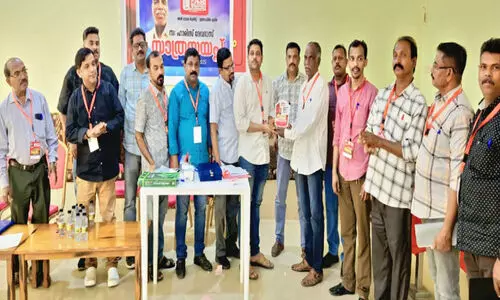 ഹാ​രീ​സ് ദേ​വ​ദാ​സി​ന് കേ​ളി യാ​ത്ര​യ​യ​പ്പ് ന​ൽ​കി