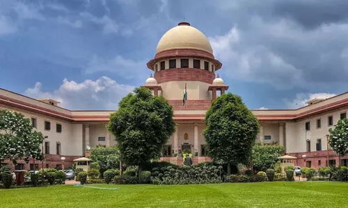 പോക്‌സോ കേസ് പ്രതിയായ അഭിഭാഷകന്‍റെ അറസ്റ്റ് തടഞ്ഞ് സുപ്രീംകോടതി