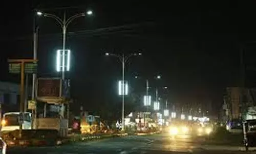 തെ​രു​വ് വി​ള​ക്കു​ക​ൾ മാ​റ്റി സ്ഥാ​പി​ക്ക​ൽ; വി​വ​ര​ശേ​ഖ​ര​ണം ന​ട​ത്താ​ൻ കൗ​ൺ​സി​ൽ തീ​രു​മാ​നം