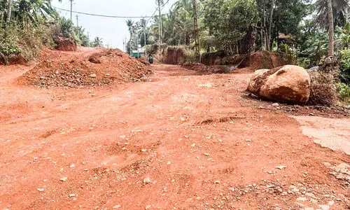 പൂ​ർ​ത്തി​യാ​കാ​തെ ക​ഞ്ഞി​പ്പു​ര-​ മൂ​ടാ​ൽ ബൈ​പാ​സ് റോ​ഡ്
