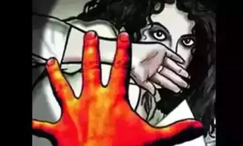 പതിനൊന്നുകാരിയായ മകളെ യുവതി സുഹൃത്തിന് കാഴ്ചവെച്ചു; ഞെട്ടിക്കുന്ന വെളിപ്പെടുത്തൽ കുടുംബകോടതിയിൽ കൗൺസിലിങ്ങിനിടെ പതിനൊന്നുകാരിയായ മകളെ യുവതി സുഹൃത്തിന് കാഴ്ചവെച്ചു; ഞെട്ടിക്കുന്ന വെളിപ്പെടുത്തൽ കുടുംബകോടതിയിൽ കൗൺസിലിങ്ങിനിടെ