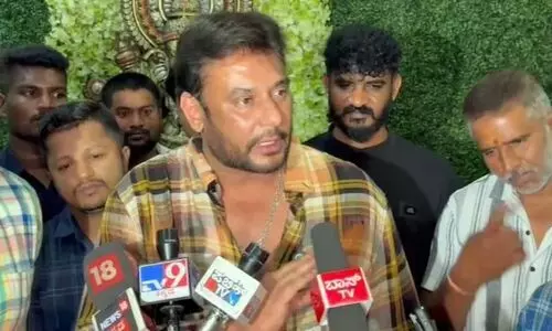 കൊലക്കേസ് വിചാരണക്ക് കോടതിയിലെത്തിയില്ല, സാക്ഷിക്കൊപ്പം സിനിമ കണ്ട് നടൻ ദർശൻ; ശാസിച്ച് കോടതി