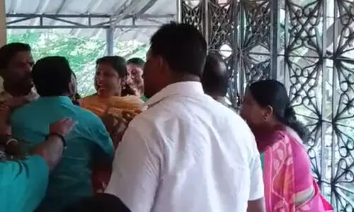 പന്തളം നഗരസഭയിൽ ബി.ജെ.പി, കോൺഗ്രസ്, സി.പി.എം അംഗങ്ങൾ തമ്മിൽ ഏറ്റുമുട്ടി, അഞ്ചുപേർക്ക് പരിക്ക്