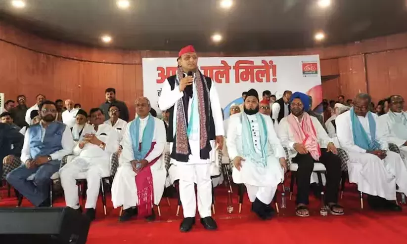 യു.പിയിൽ ഹോളി-ഈദ് മിലാൻ  സംഘടിപ്പിച്ച് സമാജ്‌വാദി പാർട്ടി