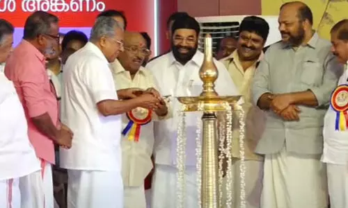 വെള്ളാപ്പള്ളിയെ പ്രശംസിച്ച് വേദി പങ്കിട്ട് മുഖ്യമന്ത്രി; ‘മികവോടെ എസ്.എൻ.ഡി.പി യോഗത്തെ നയിച്ചു’ വെള്ളാപ്പള്ളിയെ പ്രശംസിച്ച് വേദി പങ്കിട്ട് മുഖ്യമന്ത്രി; ‘മികവോടെ എസ്.എൻ.ഡി.പി യോഗത്തെ നയിച്ചു’