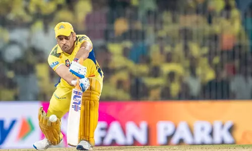 ഒരു റണ്ണെടുത്ത് പുറത്തായ മത്സരത്തിൽ ചരിത്രം കുറിച്ച് ധോണി; ഐ.പി.എല്ലിൽ ആദ്യം!