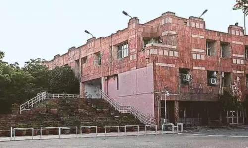 കോഴിക്കോട്ടെ ജേണലിസം കോളജിന്റെ ജെ.എൻ.യു ഗവേഷണസ്ഥാപന അംഗീകാരം വിവാദത്തിൽ