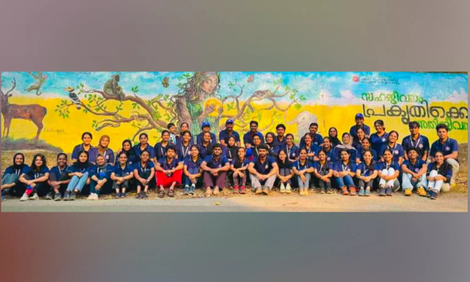 പ്രകൃതിക്കൊപ്പം അതിജീവന കഥ പറഞ്ഞ് അട്ടപ്പാടി ചുരത്തിലെ ചുമർചിത്രം