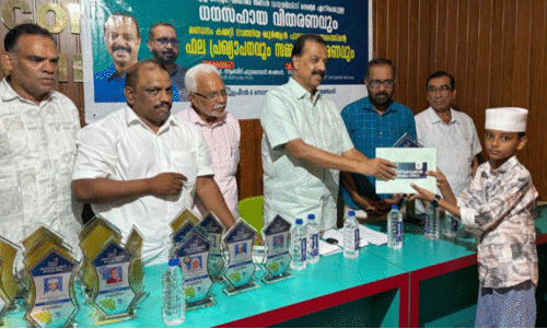 കോ​ട്ട​ക്ക​ൽ മ​ണ്ഡ​ലം കെ.​എം.​സി.​സി ഖു​ർ​ആ​ൻ പാ​രാ​യ​ണ മ​ത്സ​രം: വി​ജ​യി​ക​ളെ അ​നു​മോ​ദി​ച്ചു