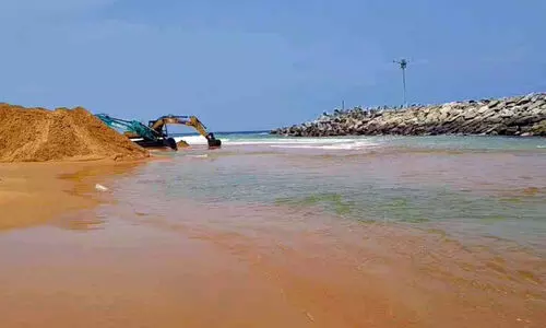 അഴിമുഖം അടഞ്ഞു; മുതലപ്പൊഴിയിൽ മത്സ്യബന്ധനം സ്തംഭിച്ചു