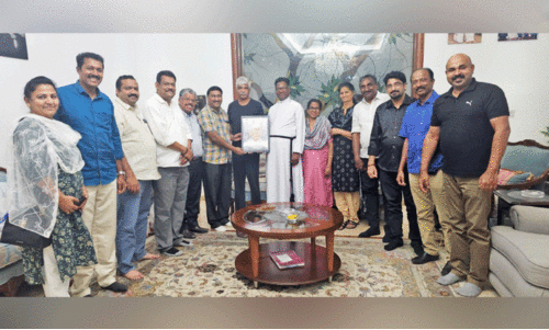 ഫാ.​കെ.​സി. ചാ​ക്കോ​ക്ക് യാ​ത്ര​യ​യ​പ്പ് ന​ൽ​കി