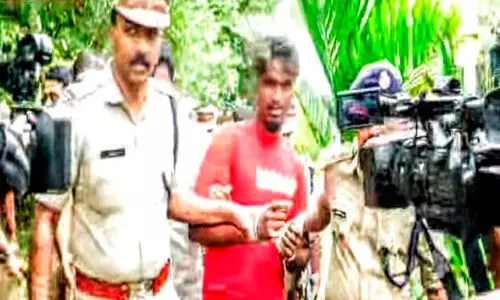 ആ​റു വ​യ​സ്സുകാ​ര​ന്റെ കൊ​ല​പാ​ത​കം; തെ​ളി​വെ​ടു​പ്പിനിടെ ജ​ന​രോ​ഷ​ം