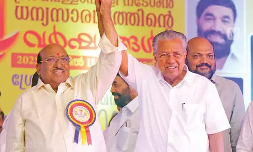 അന്ന് വെള്ളാപ്പള്ളി ആർ.എസ്.എസിന്റെ നാവെന്ന് പിണറായി, ഇന്ന് എല്ലാം വിഴുങ്ങി പുകഴ്ത്തൽ; തിരിഞ്ഞുകൊത്തി പഴയ വാക്കുകൾ