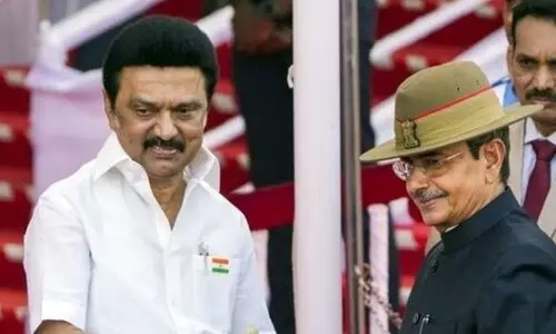 സുപ്രീം കോടതി വിധിക്ക് പിന്നാലെ തമിഴ്നാട്ടിൽ പത്ത് ബില്ലുകളും നിയമങ്ങളായി സുപ്രീം കോടതി വിധിക്ക് പിന്നാലെ തമിഴ്നാട്ടിൽ പത്ത് ബില്ലുകളും നിയമങ്ങളായി