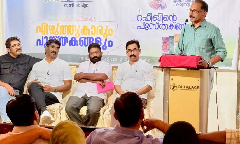 ‘വാ​യ​ന​യി​ല്ലാ​ത്ത മ​നു​ഷ്യ​​ൻ കാ​ല​സ്തം​ഭ​നം നേ​രി​ടും’