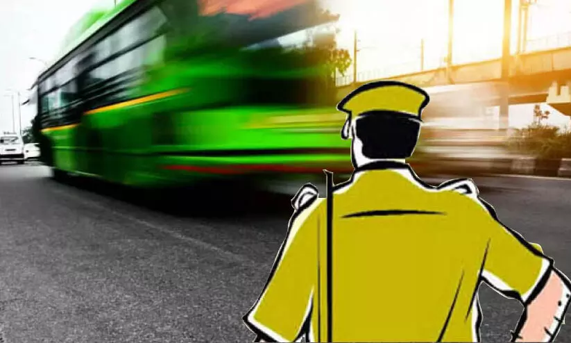 ചീറി പാഞ്ഞ് ബസുകൾ; ജീവനും കൈയിൽ പിടിച്ച് ജനങ്ങൾ; നടപടിയെടുക്കാതെ അധികൃതർ