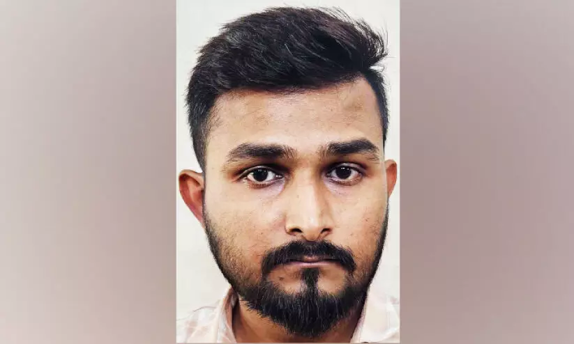 വ്യാജ ട്രേഡിങ് ആപ്പ് വഴി ലക്ഷങ്ങൾ തട്ടിച്ച പ്രതി ഗുജറാത്തിൽ പിടിയിൽ വ്യാജ ട്രേഡിങ് ആപ്പ് വഴി ലക്ഷങ്ങൾ തട്ടിച്ച പ്രതി ഗുജറാത്തിൽ പിടിയിൽ